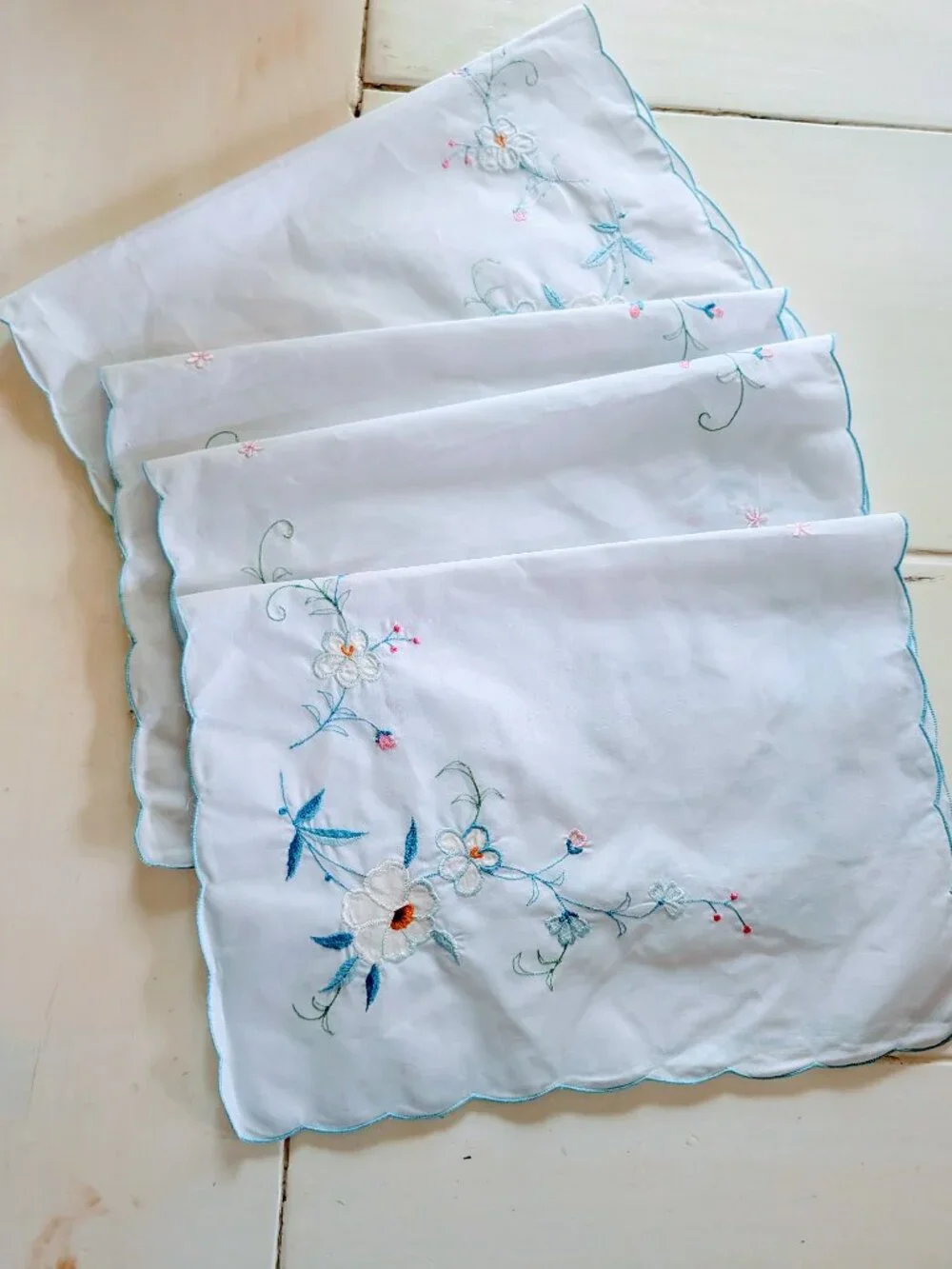 VTG Linen Placemats & Napkins Set 4 Blue Floral Embroidered Cottage Farmhouse